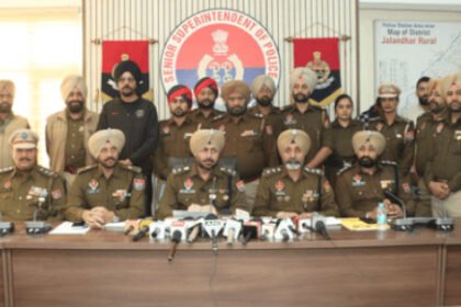 पुलिस ने मां-बेटी से गैंगरेप के मामले में आरोपियों को अनोखे ढंग से किया गिरफ्तार:  पुलिस बनी डॉक्टर-कंपाउंडर, लगाया मेडिकल कैंप, चेकअप करते फोटो खींचे, पहचान होते ही दबोचे