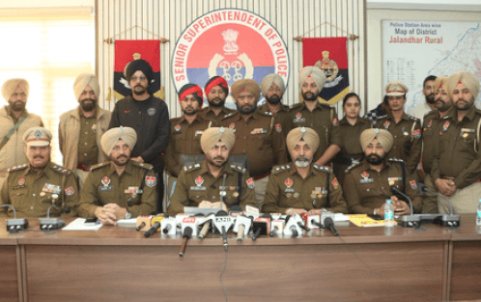 पुलिस ने मां-बेटी से गैंगरेप के मामले में आरोपियों को अनोखे ढंग से किया गिरफ्तार:  पुलिस बनी डॉक्टर-कंपाउंडर, लगाया मेडिकल कैंप, चेकअप करते फोटो खींचे, पहचान होते ही दबोचे