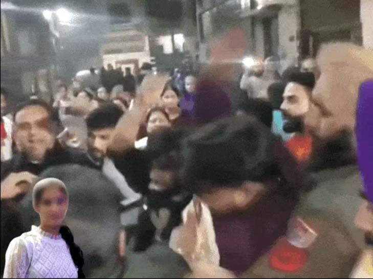 बच्ची का शव पड़ोसी के वॉशरूम से बरामद : CCTV में घर जाते दिखी, परिवार बोला- रेप के बाद मर्डर, भीड़ ने आरोपी की पिटाई