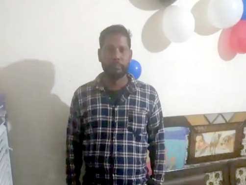 हार्ट अटैक से हुई मौत : व्यक्ति के शव को कुत्तों ने नोचा;  सड़क पर पड़ा रहा, परिजन बोले-कई दिन से बीमार था
