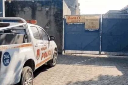 जालंधर में एक कंपनी में वुडलैंड कंपनी के नकली जूते बनाने का मामला आया सामने : ब्रांडेड कंपनियों का मार्का लगाकर कर बाजार में बेच रहे थे, बड़ा स्टाक बरामद किया