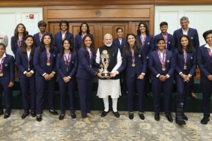 विश्वविजेता भारतीय महिला क्रिकेट टीम ने प्रधानमंत्री नरेंद्र मोदी से की मुलाकात, पीएम ने दी बधाई और प्रेरणादायी संदेश