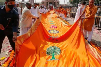 अयोध्या में रामलला की  PM मोदी और मोहन भागवत ने राम दरबार की पूजा की :  थोड़ी देर में धर्मध्वजा फहराएंगे