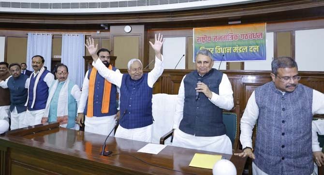 पटना में नई सरकार बनाने के लिए नीतीश कुमार ने दावा पेश किया; 20 नवंबर को 10वीं बार शपथ लेंगे