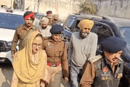 जालंधर में नाबालिग की हत्या : 3 दिन बाद पुलिस कमिश्नर धनप्रीत कौर पीड़ित परिवार के घर पहुंचीं ; बंद कमरे में परिवार के साथ मीटिंग, सख्त कार्रवाई का आश्वासन