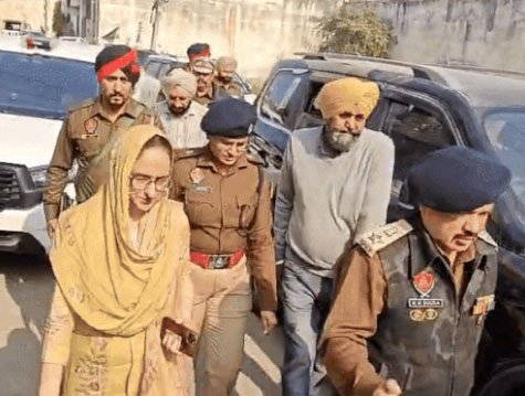 जालंधर में नाबालिग की हत्या : 3 दिन बाद पुलिस कमिश्नर धनप्रीत कौर पीड़ित परिवार के घर पहुंचीं ; बंद कमरे में परिवार के साथ मीटिंग, सख्त कार्रवाई का आश्वासन