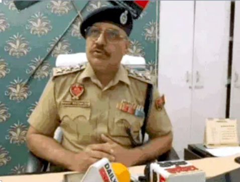 टॉयलेट के बहाने थाने से भागा आरोपी : एसआई को दिया धक्का, दो पुलिस कर्मी घायल, लोगों ने आरोपी को पकड़ा