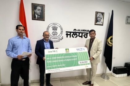 टी.वी.एस. ग्रुप कंपनी की ओर से ‘मुख्यमंत्री रंगला पंजाब फंड’ में 30 लाख रुपये का योगदान : डिप्टी कमिश्नर को सौंपा चेक; कठिन घड़ी में मानवता की सेवा के लिए आगे आना प्रशंसनीय कदम : डिप्टी कमिश्नर