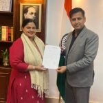 डीसी डॉ. हिमांशु अग्रवाल ने किया करियर काउंसलर भारती शर्मा को सम्मानित – सेना भर्ती अभियान में उत्कृष्ट योगदान के लिए मिली सराहना, युवाओं की रजिस्ट्रेशन संख्या हुई दोगुनी