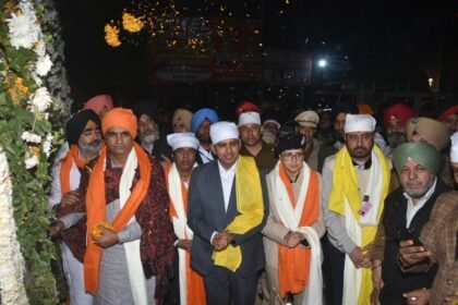 हिंद दी चादर गुरु तेग बहादुर साहिब के 350वें शहीदी पूरब को समर्पित नगर कीर्तन जालंधर में प्रवेश, डीसी ने किया स्वागत, बड़ी संख्या में लोग माथा टेकने पहुंचे