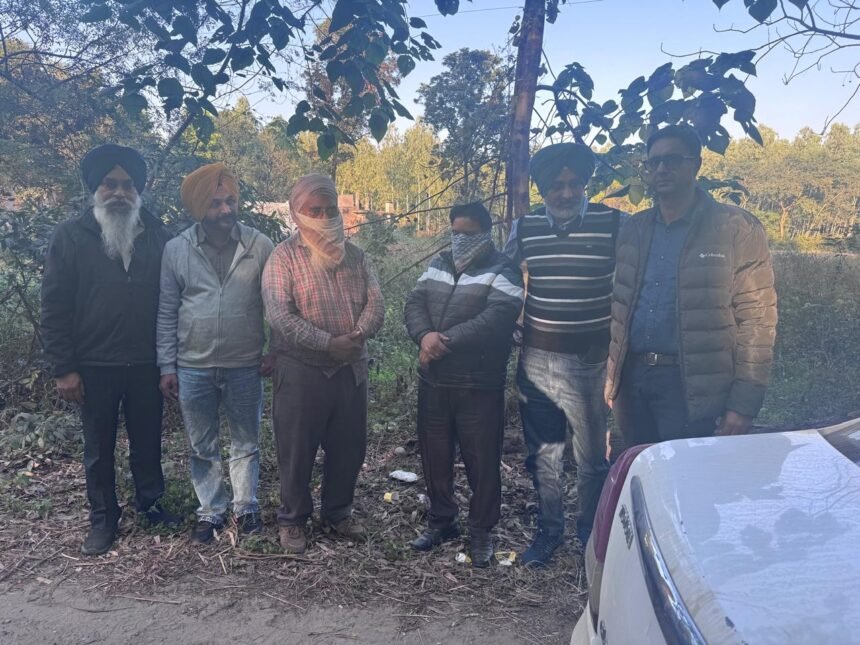 जेई और ठेकेदार 15,000 रुपये की रिश्वत लेते रंगे हाथों काबू