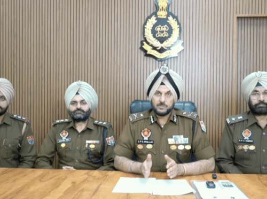 अमृतसर : नशा तस्करी के एक बड़े गिरोह का पर्दाफाश; 3 किलो 120 ग्राम हेरोइन बरामद, पाकिस्तान से चल रहे नेटवर्क का खुलासा