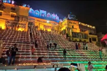 काशी में देव दीपावली : 84 घाटों पर 25 लाख दीये जलाए गए; आरती में एक लाख लोग पहुंचे, 40 देशों के टूरिस्ट भी मौजूद