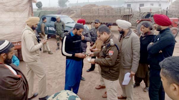 नए साल पर पंजाब में दहशत फैलाने की साजिश : पठानकोट के रास्ते पाक आतंकी घुसपैठ की फिराक में, सैन्य ठिकानों पर हमले का षड्यंत्र