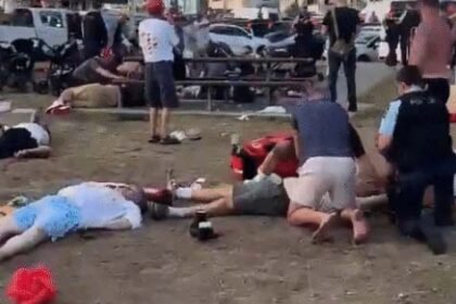 ऑस्ट्रेलियाई पुलिस को शक- हनुक्का फेस्टिवल मना रहे लोगों पर गोलीबारी करने वाले आतंकी बाप-बेटे पाकिस्तानी मूल के : अब तक 16 की मौत