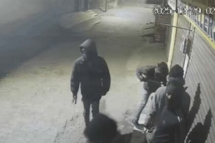 जालंधर में ज्वैलर्स दुकान में चोरी : बदमाशों ने 40 से 50 लाख रुपए के सोने-चांदी के गहनों पर हाथ किया साफ, CCTV में दिखे नकाबपोश बदमाश