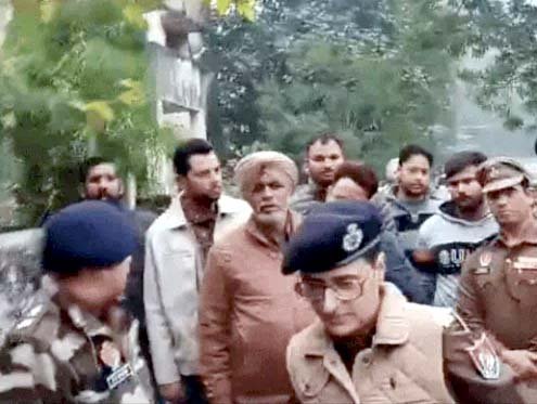 कासो आपरेशन के तहत रेलवे क्वार्टरों की ली तलाशी : पुलिस कमिश्नर धन प्रीत कौर बोली- नशेड़ी और नशा तस्कर कुछ भी नहीं मिला