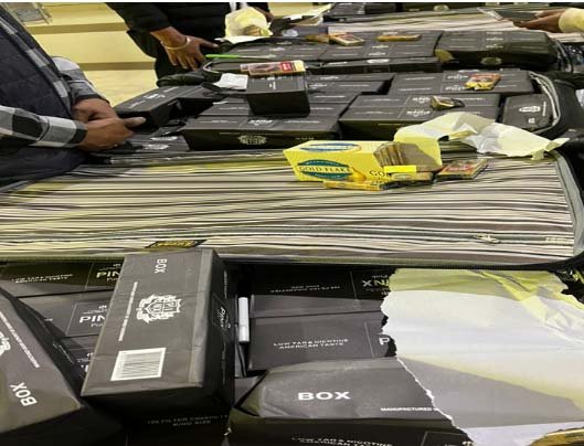 अमृतसर: श्री गुरु रामदास इंटरनेशनल एयरपोर्ट पर 67,600 विदेशी सिगरेट बरामद, क्वालालंपुर से आए दो यात्री हिरासत में