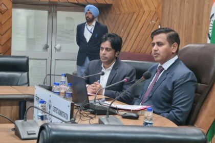 जालंधर प्रशासन ने लावारिस कुत्तों की नसबंदी अभियान किया तेज : डीसी डॉ. हिमांशु अग्रवाल बोले-प्रशासन का उद्देश्य लोगों को लावारिस जानवरों के डर से मुक्त करना; हेल्पलाइन नंबर जारी