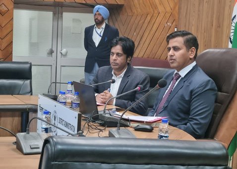 जालंधर प्रशासन ने लावारिस कुत्तों की नसबंदी अभियान किया तेज : डीसी डॉ. हिमांशु अग्रवाल बोले-प्रशासन का उद्देश्य लोगों को लावारिस जानवरों के डर से मुक्त करना; हेल्पलाइन नंबर जारी