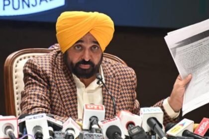 श्री गुरु ग्रंथ साहिब के स्वरूपों के गुम होने के मामले में सीएम मान एसजीपीसी पर भड़के : कहा- गुम स्वरूप कहां गए, संगत को ये जानने का हक हैc