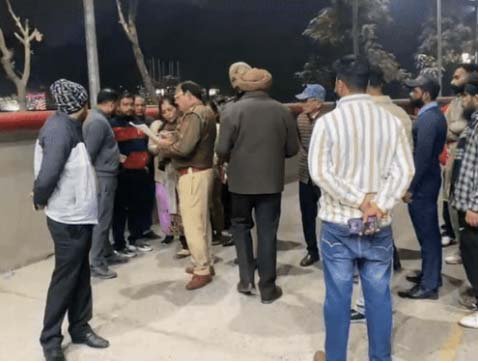 जालंधर में मैक चॉइस टूल फैक्ट्री में चाबियों से भरा कैंटर गिरा:3 की दबने से मौत, 9 घायल; 10 दिन पहले महिला को नौकरी मिली थी