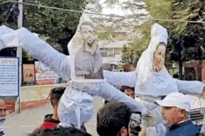 सिद्धू मूसेवाला की मां चरण कौर का पुतला फूंकने के मामले में नया मोड़ : 10 लाख का नोटिस; पूछा-किसके इशारे पर किया