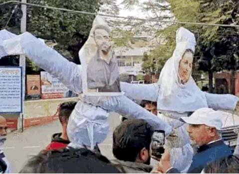 क्रिश्चन समुदाय का भाणा सिद्धू के खिलाफ प्रदर्शन : प्रदर्शन में दिवंगत पंजाबी गायक सिद्धू मूसेवाला की मां का पुतला लाने से विवाद, प्रशंसकों में भारी नाराजगी