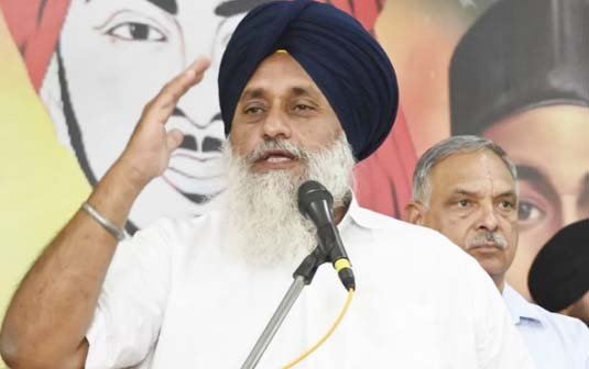 पूर्व उपमुख्यमंत्री और शिरोमणि अकाली दल के अध्यक्ष सुखबीर सिंह बादल के खिलाफ गैर-जमानती वारंट जारी