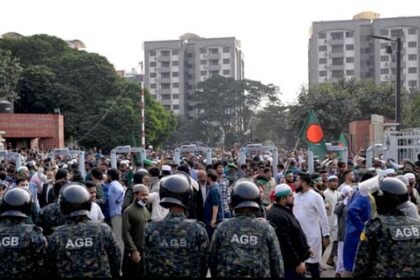 बांग्लादेश में हालत गंभीर : शरिफ उस्मान हादी के बाद एक और छात्र नेता सिकदर को सिर पर मारी गोली, फिर बिगड़ेंगे हालात