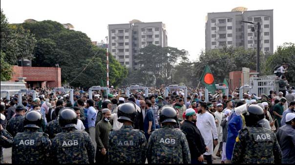 बांग्लादेश में हालत गंभीर : शरिफ उस्मान हादी के बाद एक और छात्र नेता सिकदर को सिर पर मारी गोली, फिर बिगड़ेंगे हालात