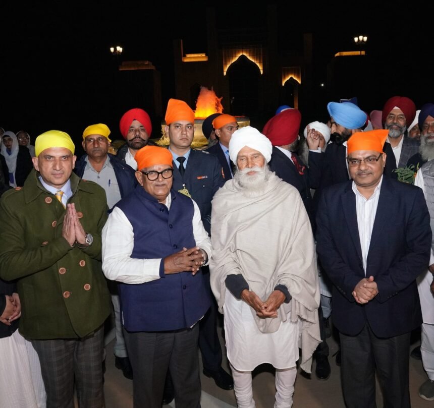 पंजाब के राज्यपाल गुरुद्वारा दरबार श्री गुरु ग्रंथ साहिब जी बुलंदपुरी साहिब में हुए नतमस्तक