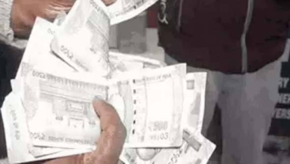 जालंधर के  इंडसइंड बैंक ATM से निकले फटे और पुराने नोट : सुरक्षा फीचर भी गायब पाए गए