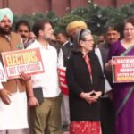 लोकसभा में हंगामा: SIR के खिलाफ विपक्ष का लगातार दूसरे दिन संसद में प्रदर्शन जारी: वोट चोर- गद्दी छोड़ के नारे लगाए; मल्लिकार्जुन खड़गे ने कहा- लोकतंत्र को बचाना जरूरी