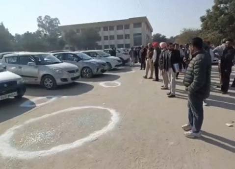 अबोहर के कोर्ट कॉम्पलैक्स में ताबड़तोड़ फायरिंग दिन दहाड़े युवक की हत्या : अबोहर में पेशी भुगतने आया था युवक, कार सवारों ने 5 गोलियां मारीं