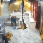 नाबालिगों द्वारा मंदिर में चोरी:  माथा टेकने के बाद शनि महाराज के चांदी के चरण चुराए, पुलिस जांच जारी