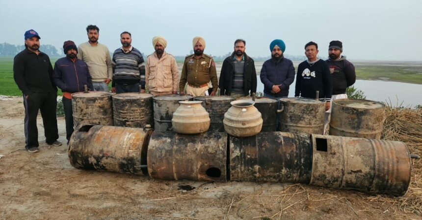 Excise department ने सतलुज दरिया के किनारे नाजायज शराब के खिलाफ चलाया विशेष अभियान, 10,450 लीटर शराब नष्ट