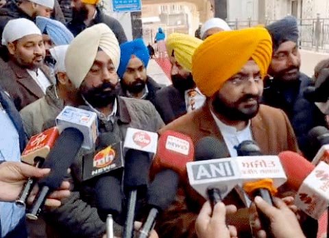 पंजाब सरकार के कैबिनेट मंत्री तरुणप्रीत सिंह सौंध अकाल तख्त के सामने पेश हुए : भाई जैता जी की यादगार में लगाई तस्वीरों पर था विवाद