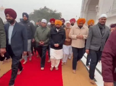 पंजाब के मुख्यमंत्री अकाल तख्त पर पेश : नंगे पैर नजरें झुकाकर आए भगवंत मान; जत्थेदार कुलदीप सिंह गड़गज को बयानबाजी-वीडियो पर स्पष्टीकरण देंगे