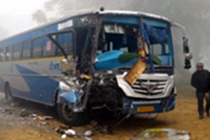 धुंध बनी हादसों की वजह: PRTC बस–गैस सिलेंडर ट्रक भिड़ंत, कई यात्रियों की हालत गंभीर