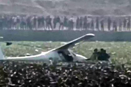 BREAKING :  प्रयागराज में सेना का एयरक्राफ्ट क्रैश: हवा में डगमगाया, तेज आवाज हुई; प्रत्यक्षदर्शी बोले- 3 को बचाया