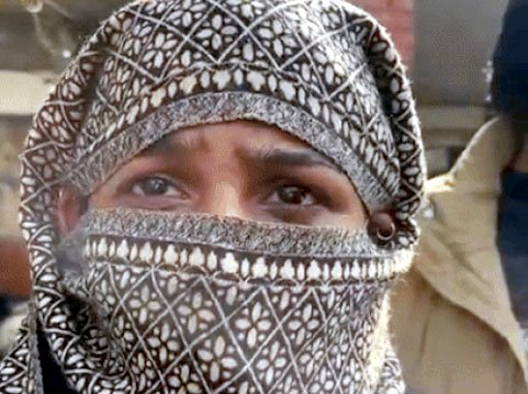 ऑनलाइन प्यार का दर्दनाक अंजाम: युवती बोली– चूड़ियां पहनाईं, साथ रहे, फिर घर से निकाला