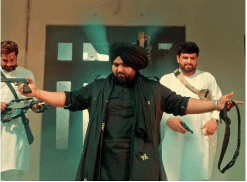 पंजाबी सिंगर रमी रंधावा पर पुलिस ने हथियारों की नुमाइश करने पर FIR दर्ज की