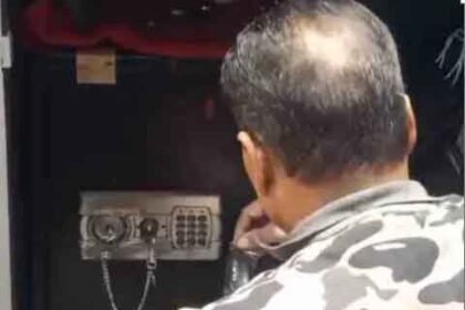 जालंधर के आइकोनिक शोरूम में बड़ी चोरी: तिजोरी से 11.50 लाख गायब, CCTV में कैद हुई वारदात