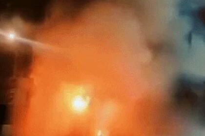 जालंधर के प्रताप बाग इलाके में शराब ठेके में लगी आग : रात साढ़े 3 बजे हादसा, बोतलों के फटने की आवाज आसपास के घरों तक सुनाई दी