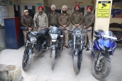 जालंधर पुलिस की बड़ी कार्रवाई, हथियार के बल पर लूट करने वाला गिरोह गिरफ्तार, 4 मोटरसाइकिलें बरामद