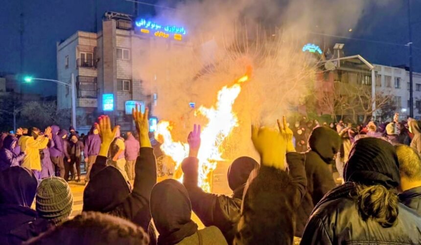 ईरान प्रोटेस्ट: मरने वालों की संख्या 2,000 के पार