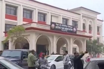 फिरोजपुर और मोगा कोर्ट कॉम्पलैक्स में मची अफरातफरी : बम से उड़ाने की धमकी; सेशन जज को भेजी मेल, कोर्ट कॉम्पलैक्स को खाली कराया,पुलिस जांच में जुटी