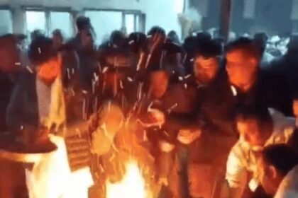 जालंधर के मेयर विनीत धीर के पिता का अंतिम संस्कार हिंदू रीति रिवाजों के अनुसार हरनामदासपुरा में हुआ : शोक व्यक्त करते पहुंचे कैबिनेट मंत्री सहित कई नेता