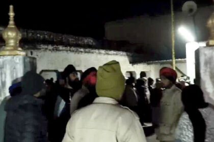 जालंधर में श्री गुरु ग्रंथ साहिब की बेअदबी, 6 अंग फाड़कर बाहर फेंके गए; निहंगों के पहुंचते ही तनाव, माहौल तनावपूर्ण, पुलिस फोर्स तैनात